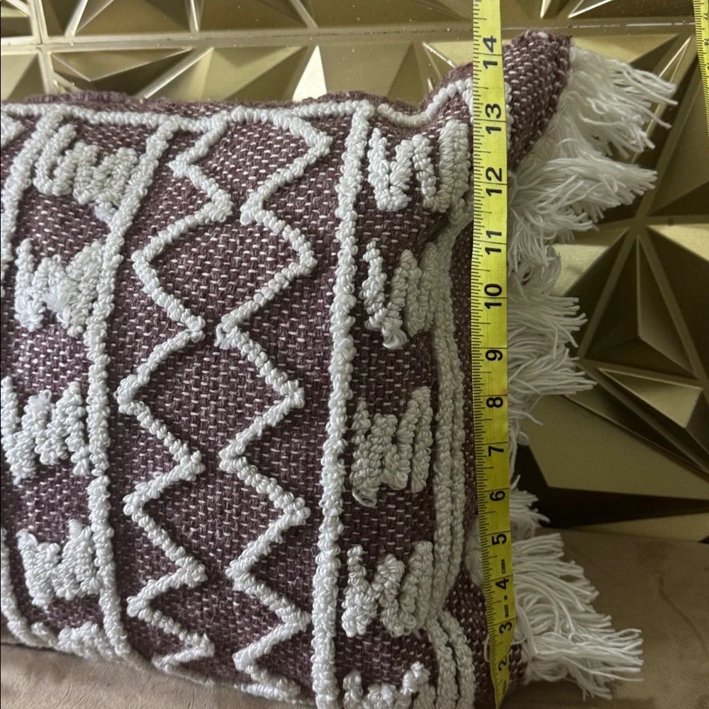 ED Ellen DeGeneres Mauve Geometric Tufted Lumbar Pillow with Fringe 14x26‎